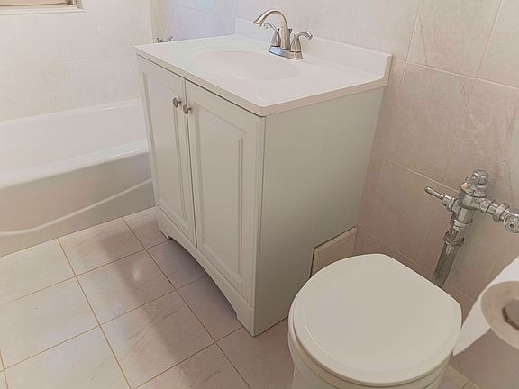 3rd image of 3950 N Lake Shore Dr APT 1009