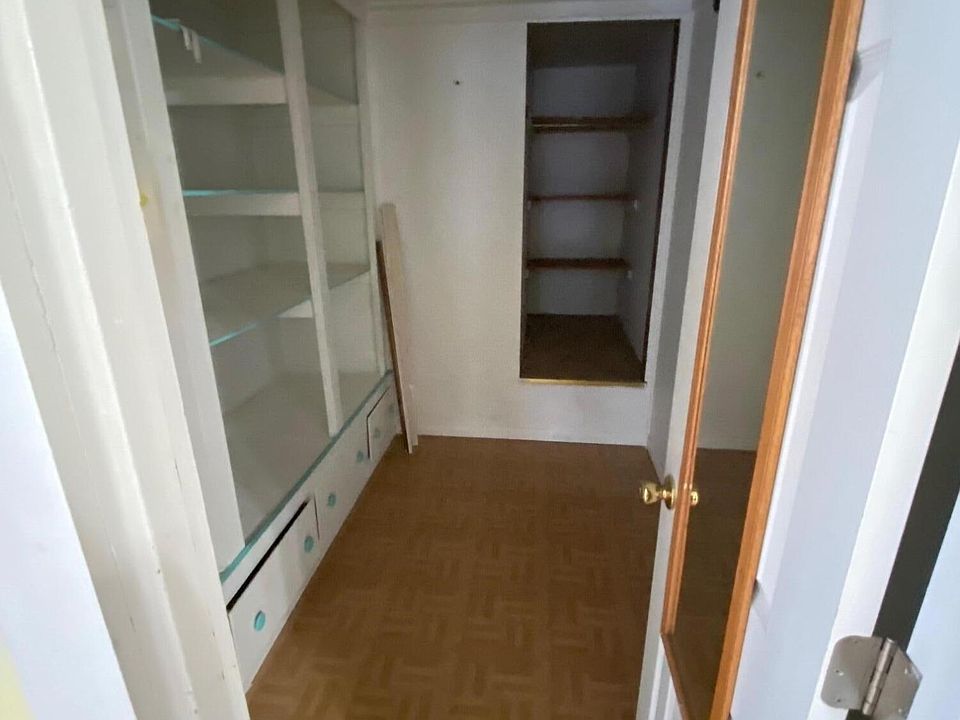 1st image of 689 E Norton Ave