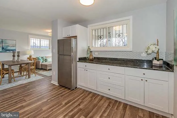 22 Chamber Ave — Photo 6