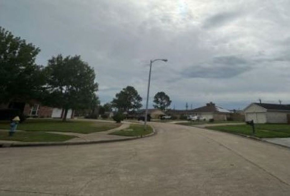Exterior Neighborhood (street photo)