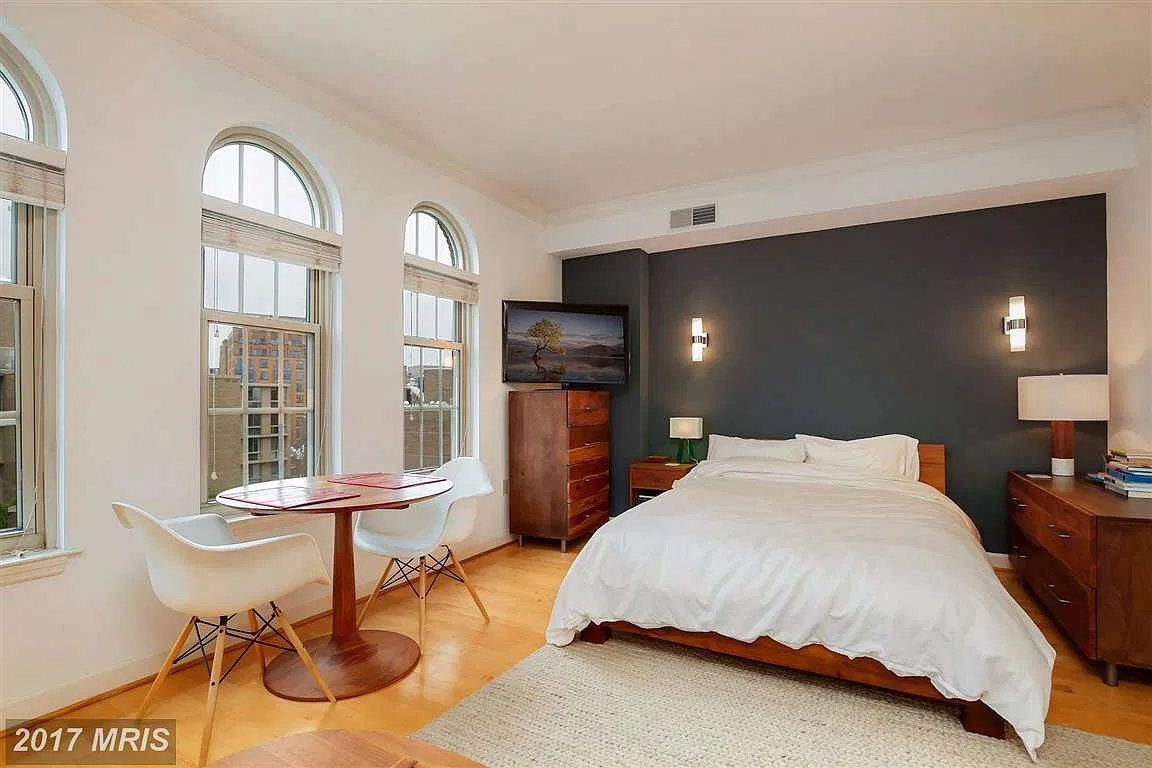 Studio, 552 sqft, $2,400 — Photo 2