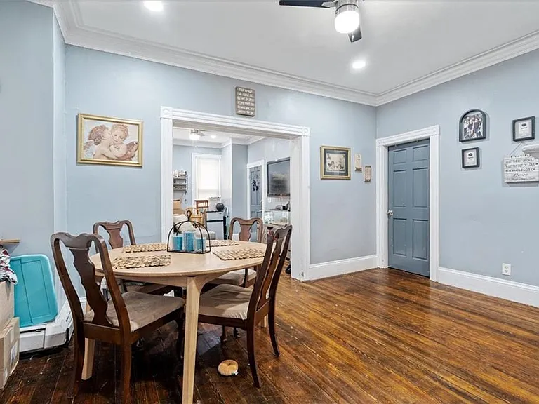 249 Orms St #I — Photo 3