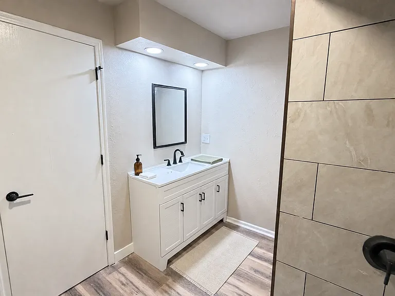 1127 Broadway Ave — Photo 9