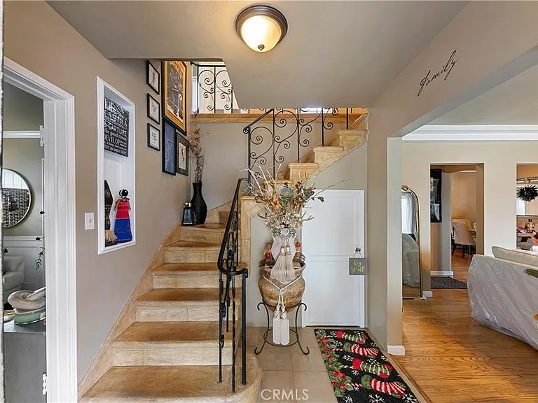 3907 Edgehill Dr — Photo 3