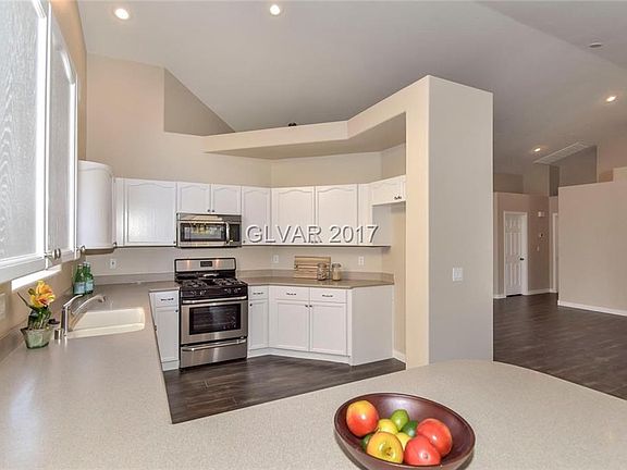 3rd image of 180 Beach Oak Ave