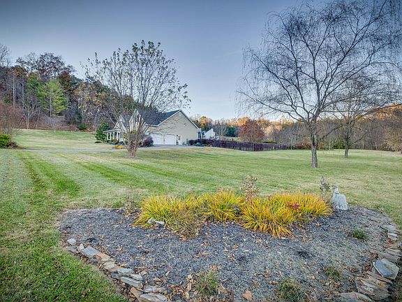 3rd image of 120 Hidden Pines Dr