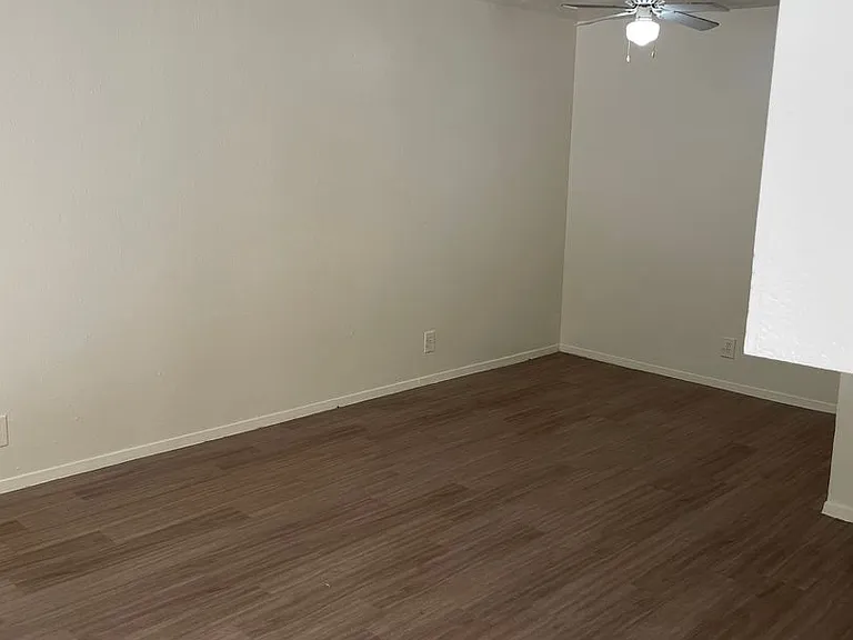 Oak Park Apartments — Photo 47