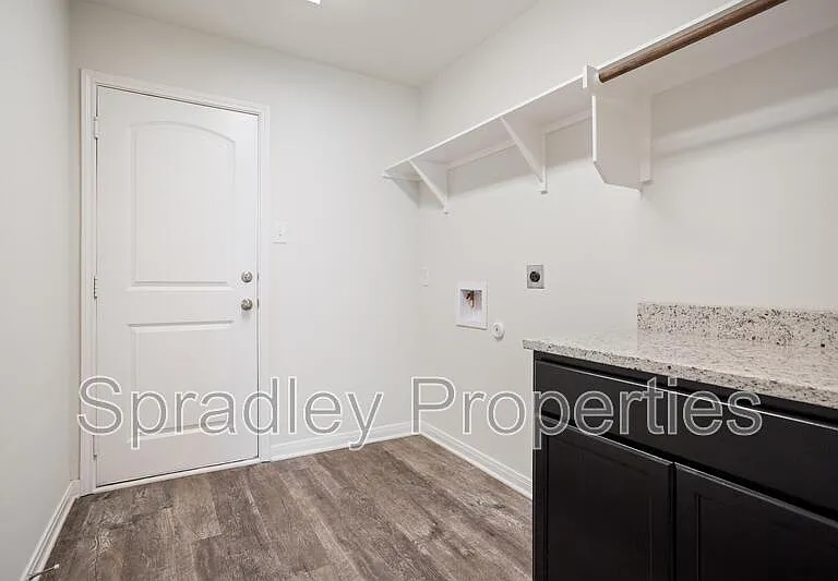 1925 Bayou Wood Ln — Photo 22