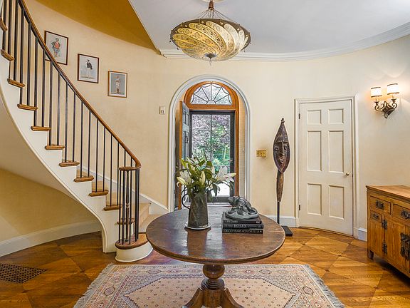 5th image of 11 Hampshire Cir