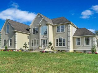 5 Susan Ct, Farmingdale, NJ 07727