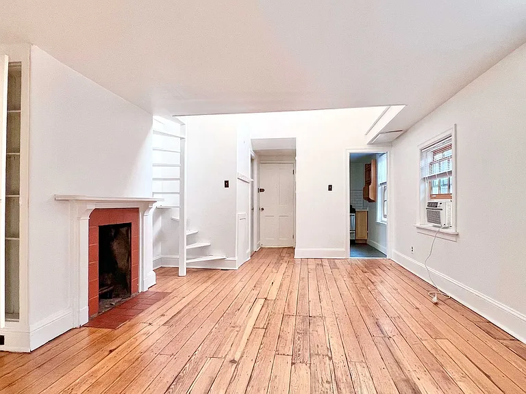 1018 Clinton St #3R — Photo 2