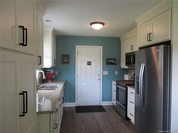 3rd image of 106 Jenny Dr