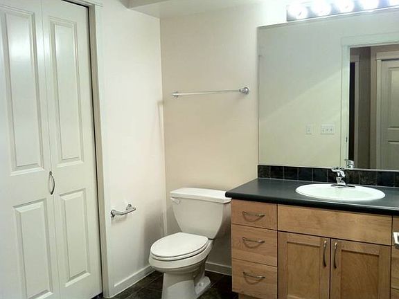 Full Bath with W/D