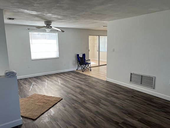 3rd image of 3142 Primrose Dr
