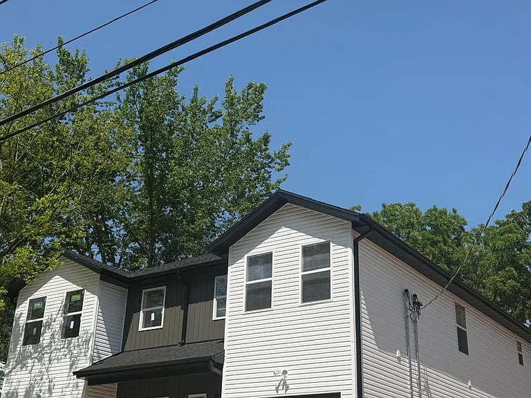 2028 N Weller Ave #B — Photo 2