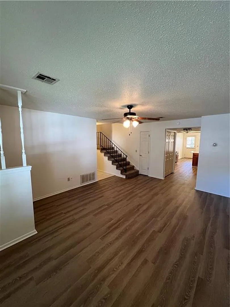 320 S 11th Place — Photo 3