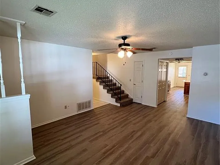 320 S 11th Pl — Photo 3