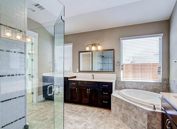 5th image of 16304 Aventura Ave