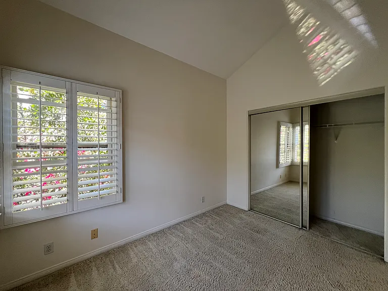 2433 Oneida St #1 — Photo 32