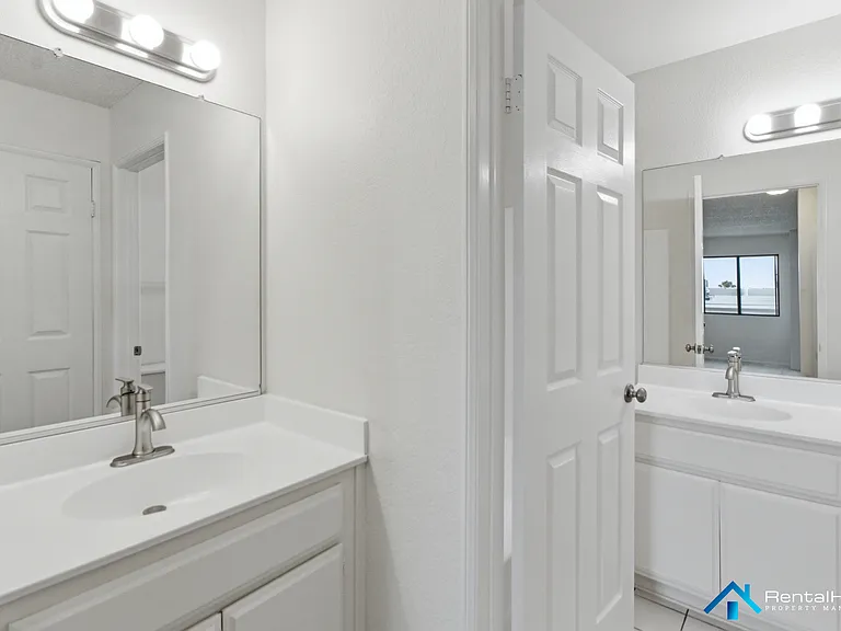 424 Oak St #330 — Photo 13