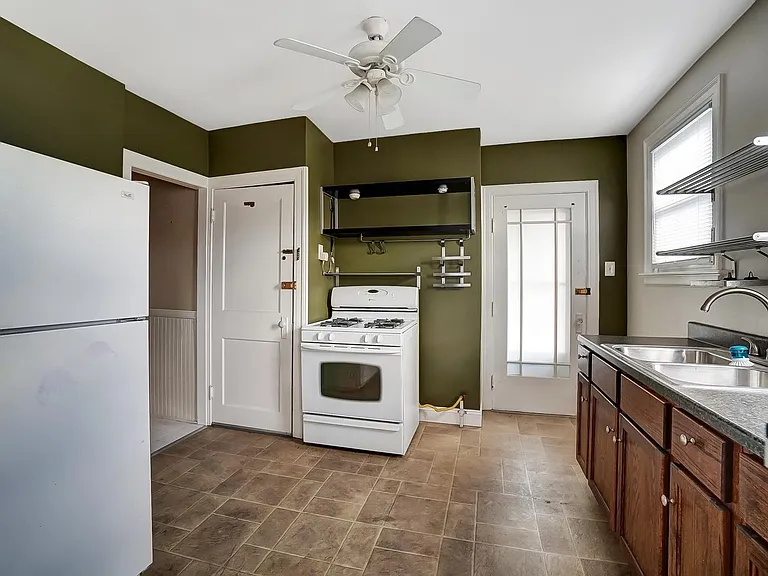 104 Bank Ave #2 — Photo 6