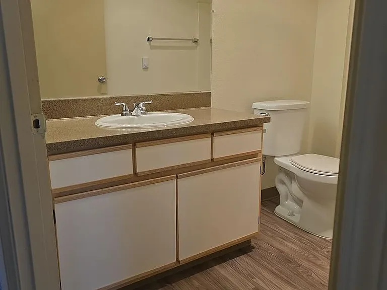 Winfou06-Columbia Village Apartments — Photo 6