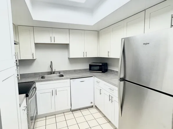 4906 Victoria Dr, Cape Coral, FL