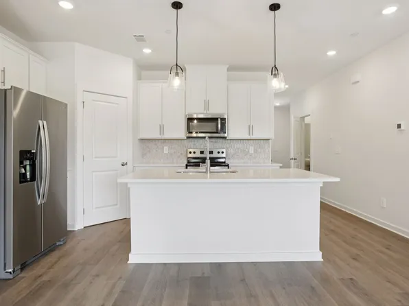 7137 Cedarcrest Ln, Fairview, TN 37062