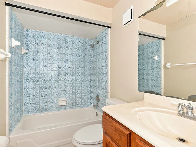 115 Michelle Ln #D — Photo 13