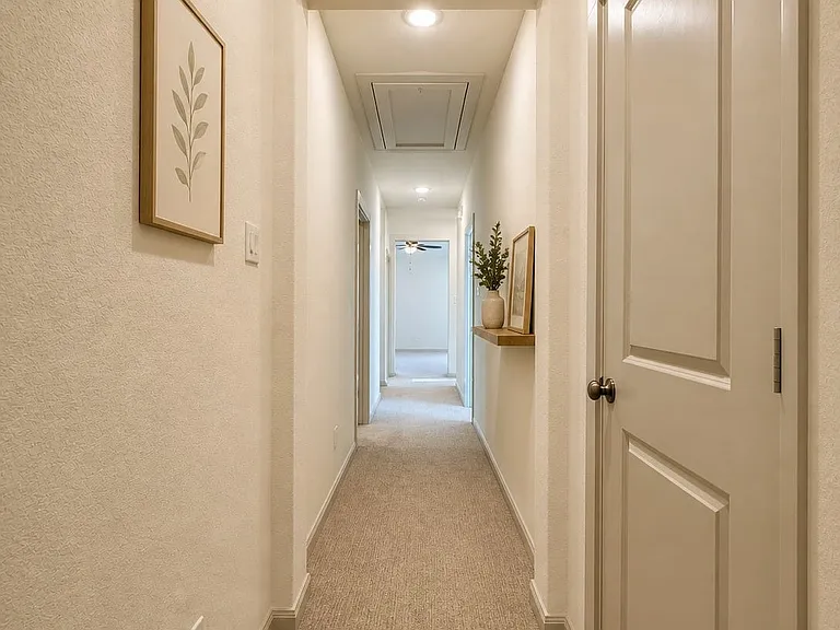 1066 Fullerton Dr — Photo 16