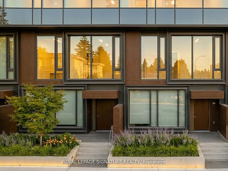 448 Burnhamthorpe Rd W #Townhouse 104-4 — Photo 1