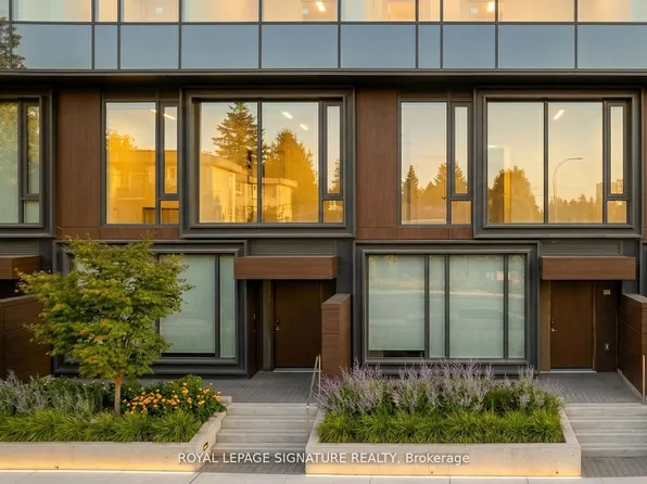 448 Burnhamthorpe Rd W #Townhouse 104-4, Mississauga, ON L5B 3C2