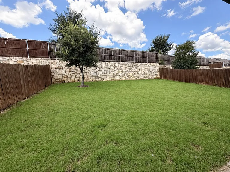 3413 Sabine Dr — Photo 36