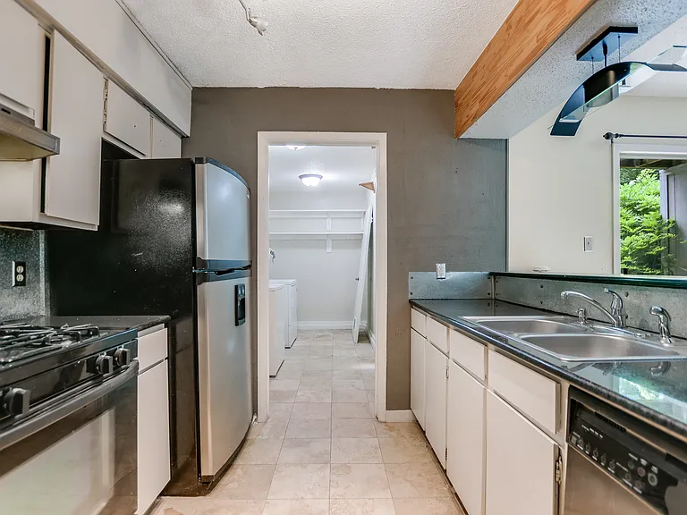700 Castle Ridge Rd #C — Photo 6