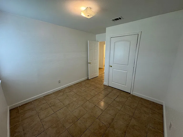 1600 Greenbriar Pkwy #A — Photo 10