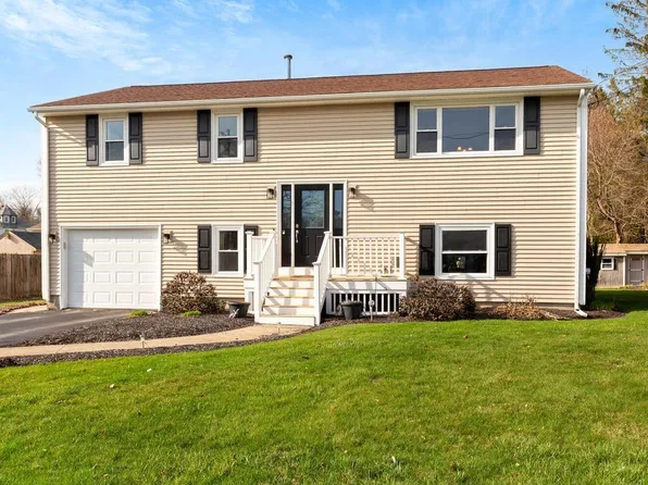 4 Sprague Cir, Johnston, RI 02919