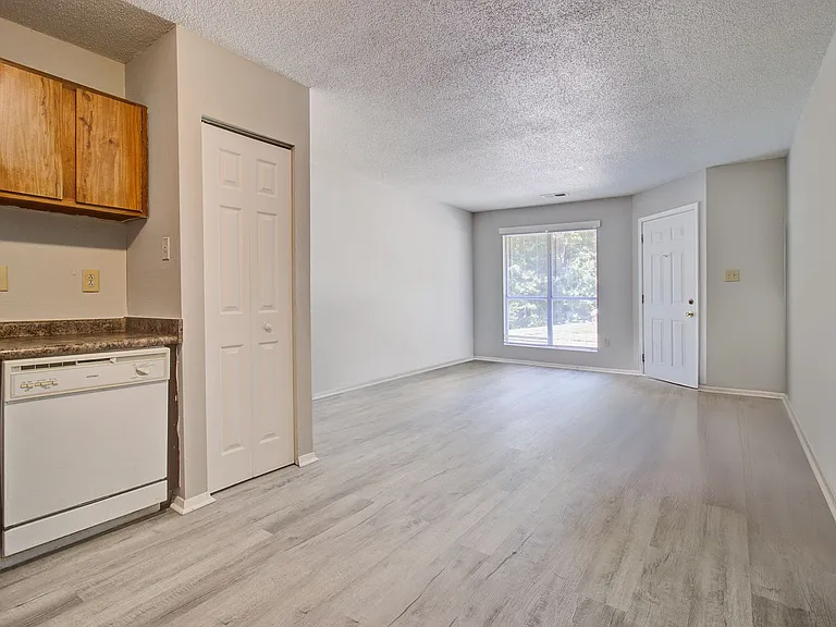 Lamplighter Apartments — Photo 8