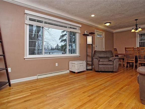 3rd image of 1167 Meadowbrook Blvd