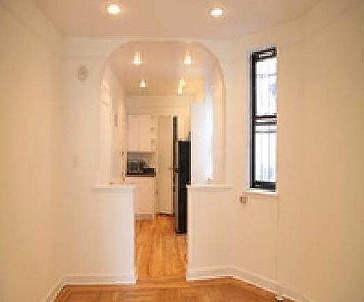 4th image of 227 9th Ave