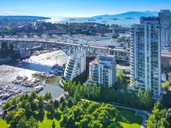 638 Beach Cres #Townhouse 105, Vancouver, BC V6Z 3H4