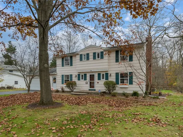 11 Cottonwood Ln, Pittsford, NY 14534