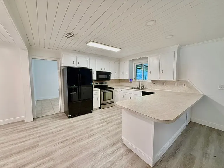 203 Hastings Ct — Photo 12