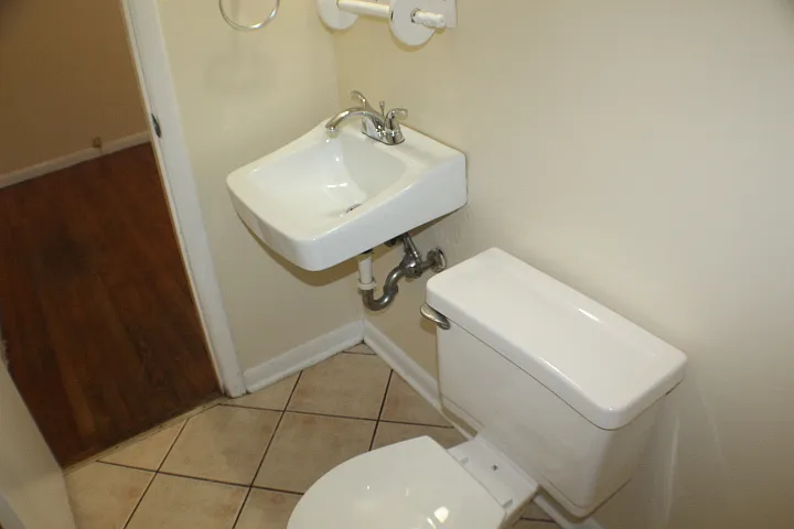 409 Willow Ave — Photo 9
