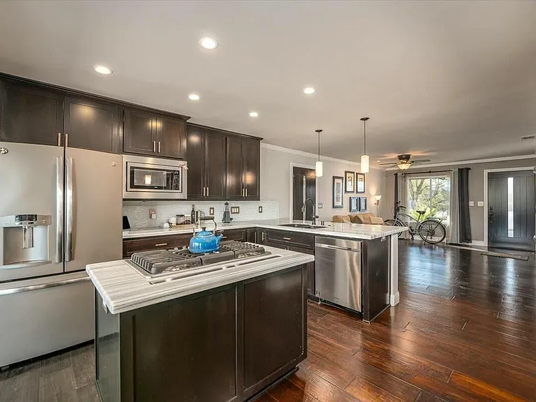 155 Village Dr — Photo 4
