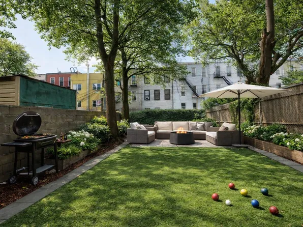 1049 Jefferson Avenue image 1 of 18