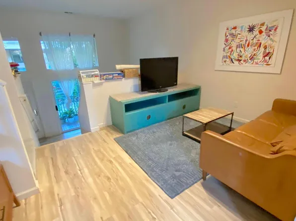 171 Jasmine Ct, Mountain View, CA 94043