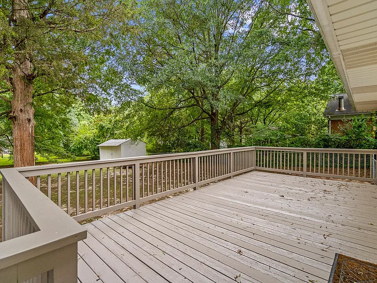 120 Woodale Dr — Photo 24