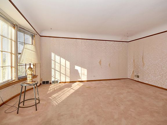 3rd image of 5479 N Newland Ave