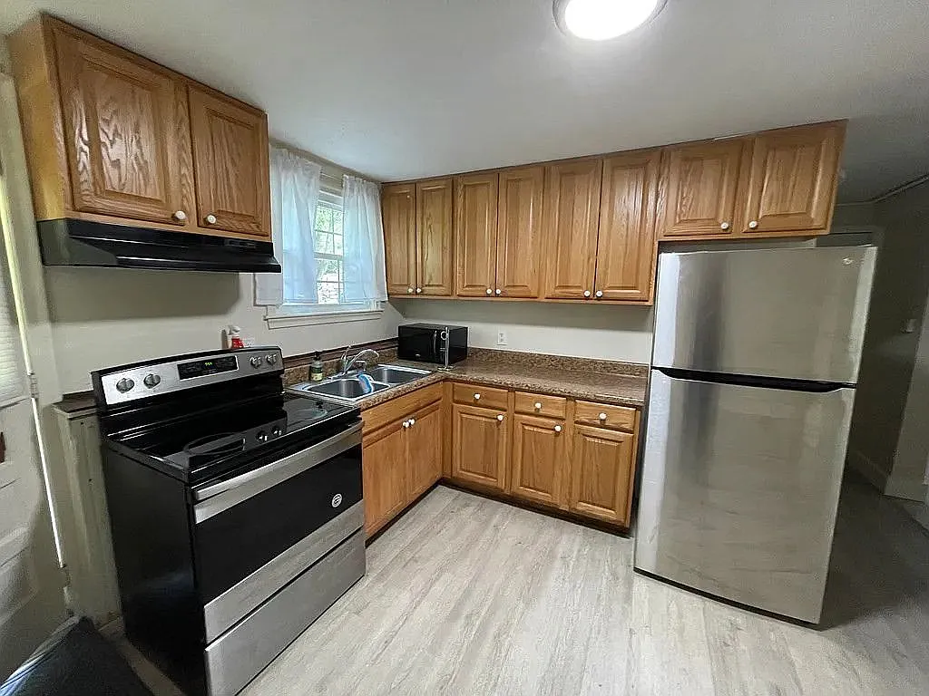 1 bed, 1.0 bath, $875 — Photo 3