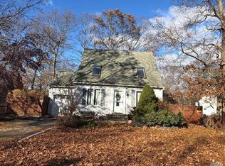 105 Colin Dr, Shirley, NY 11967